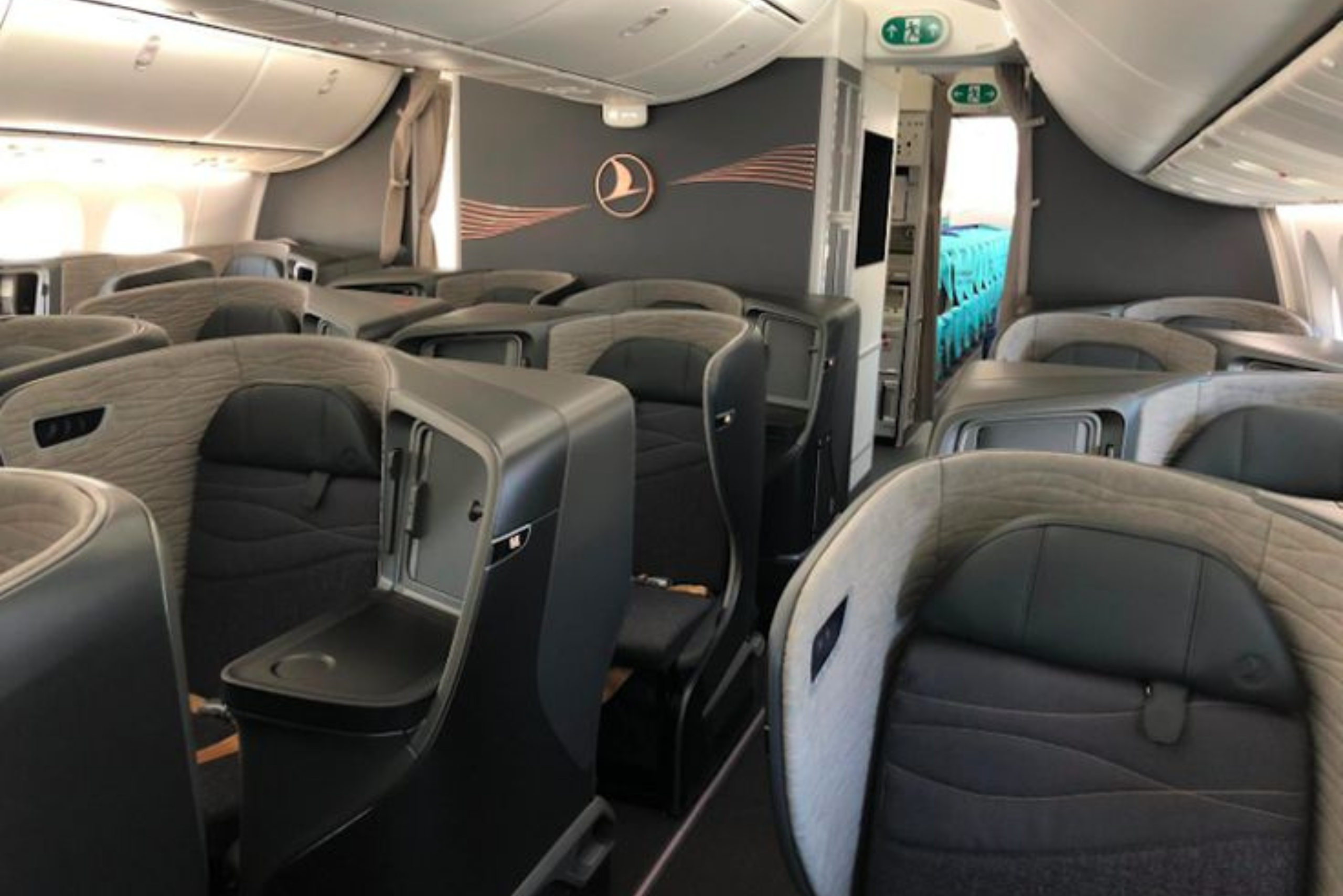 An image showing Turkish Airlines business class seats with spacious, lie-flat features for a comfortable and luxurious travel experience.