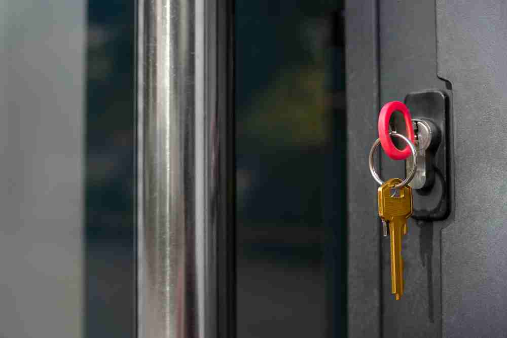 An image showing a Hotel room door and key symbolising secure lodging tips. 