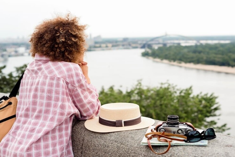solo travel hack