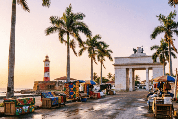 Vibrant street scene in Accra, Ghana with the Independence Arch in the background, perfect for a 3 days in Accra itinerary.
